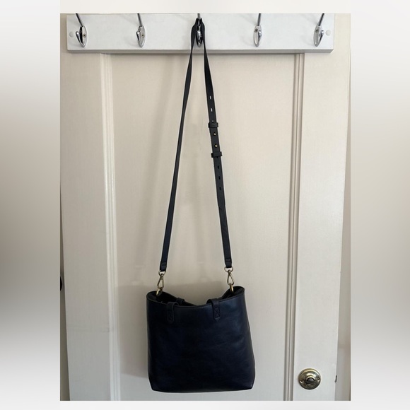 Madewell Transport Cross Body Bag in True Black Leather - Picture 7 of 9